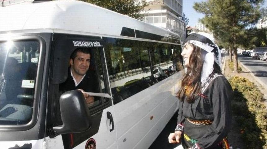 Minikler Ve &Uuml;niversiteli &Ouml;ğrenciler Şof&ouml;rleri Uyardı