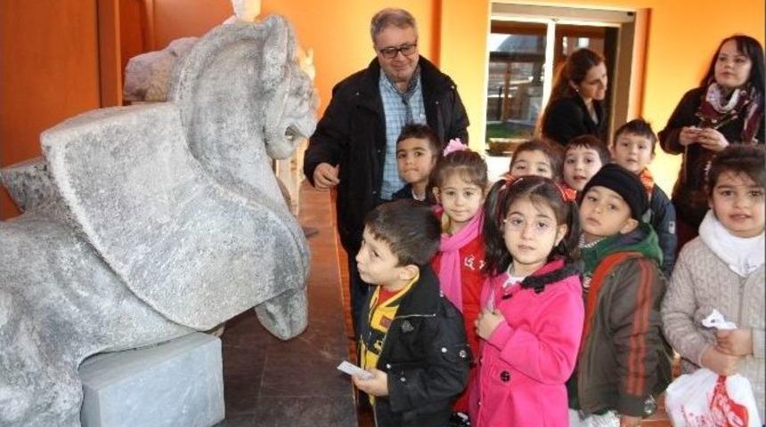 Minik Adımlarla Tarihe Yolculuk