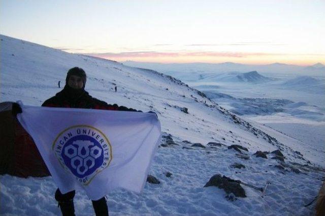 Edkik Allahuekber Dağlarının Zirvesinde