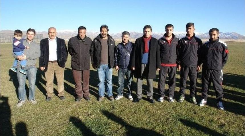 Y&uuml;ksekova&rsquo;da Sporculara Malzeme Desteği