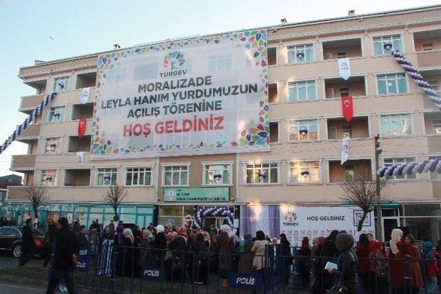 Başbakan Davutoğlu Edirne’de İki Öğrenci Yurdu Birden Açtı