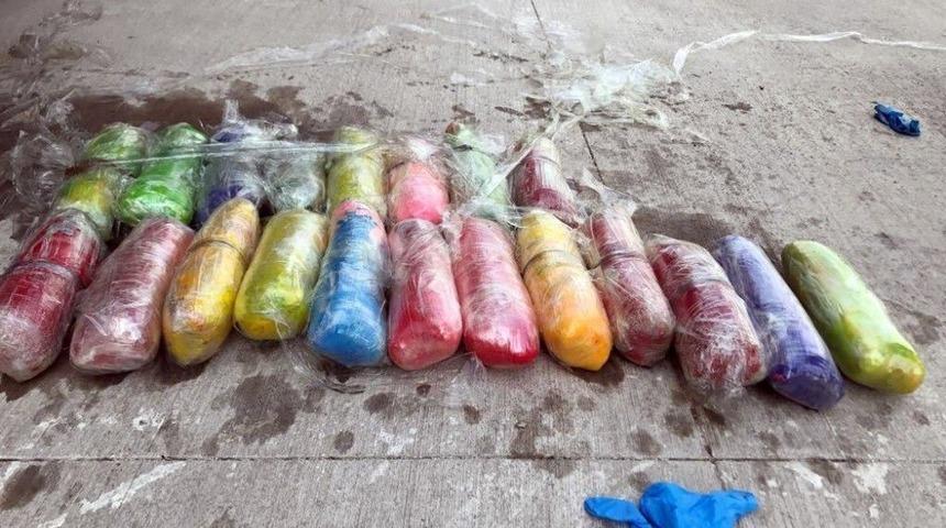 İ&ccedil;i Yakıt Dolu Otomobilin Deposunda 10 Kilogram Esrar Ele Ge&ccedil;irildi