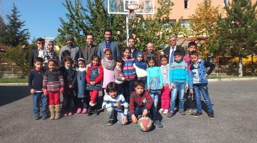 Yabancı Doktora &Ouml;ğrencilerinin &Ccedil;ocuklarına T&uuml;rk K&uuml;lt&uuml;r&uuml; &Ouml;ğretiliyor