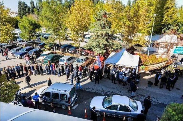 Şehitkamil Belediyesi Cuma Namazı Sonrası Aşure Dağıttı