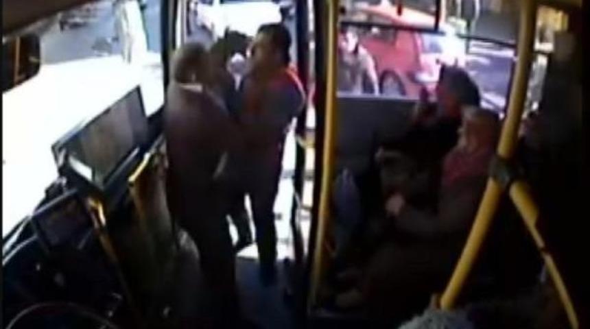 Otob&uuml;steki Kavga G&uuml;venlik Kamerasında