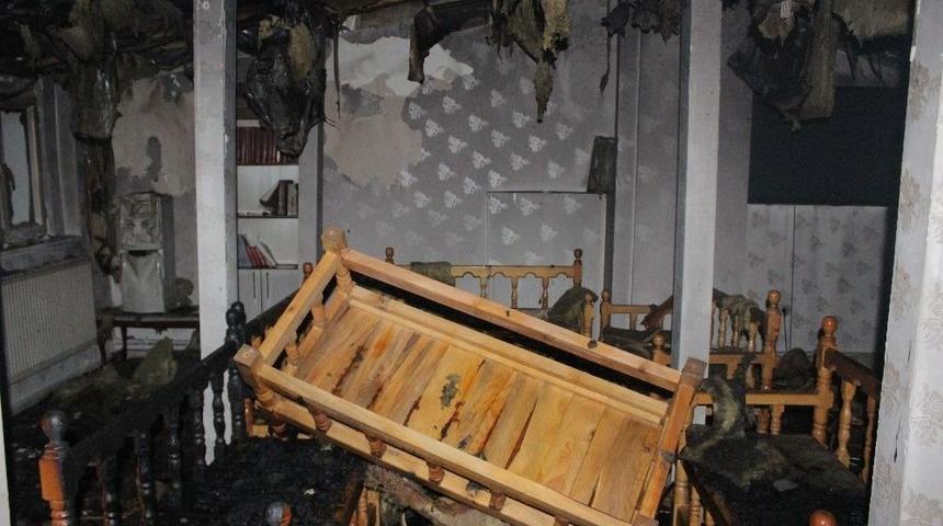 Elazığ&rsquo;da &Ccedil;atı Yangını