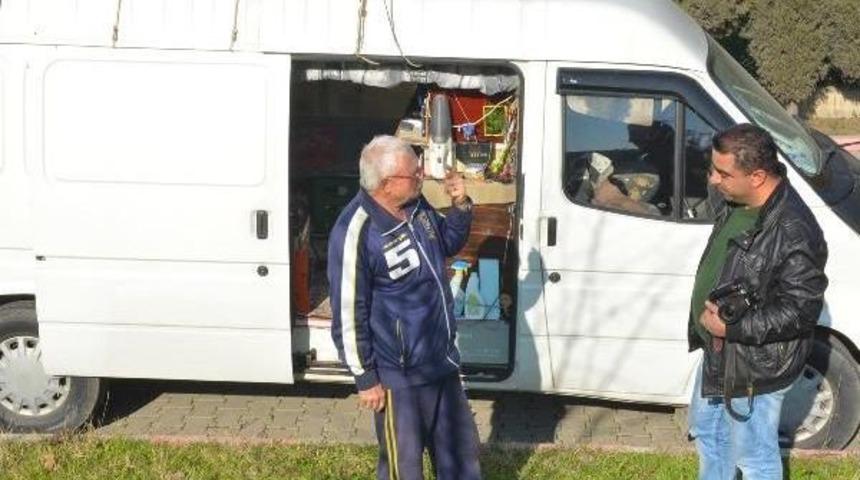 Doğaya Aşık Emekli İmam Karavana D&ouml;n&uuml;şt&uuml;rd&uuml;ğ&uuml; Minib&uuml;s&uuml;nde Yaşıyor