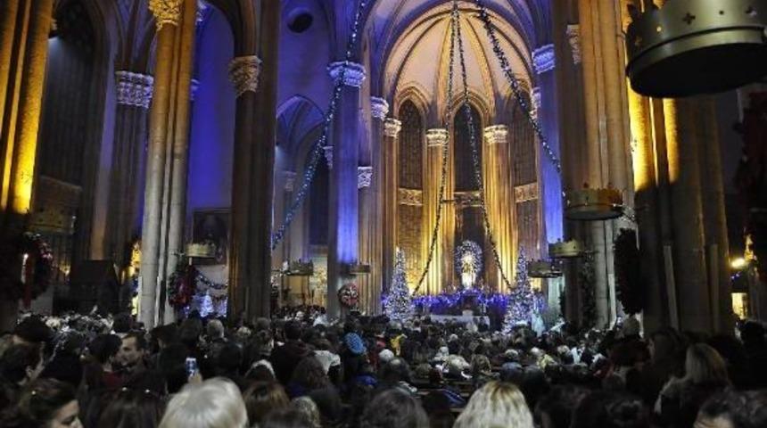 St. Antuan Kilisesi'nde Noel Ayini D&uuml;zenlendi