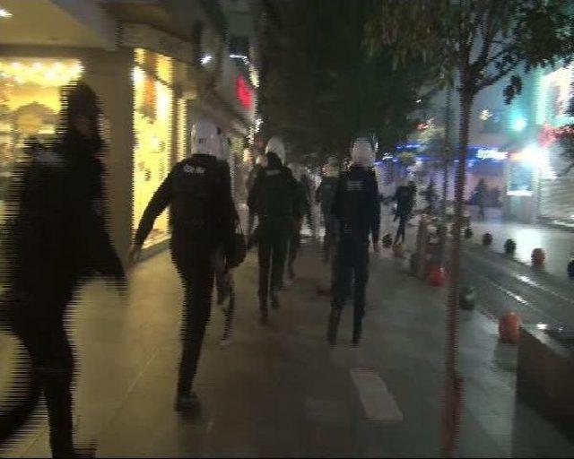 Polis, Kadıköy'de Göstericilere Müdahale Etti