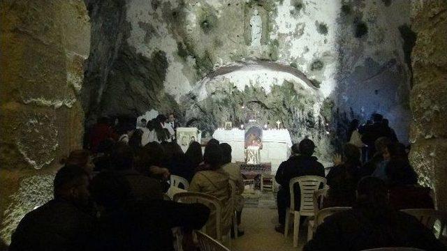 Hatay’da Yaşayan Hristiyanlar Dünya Barışı İçin Dua Ettiler