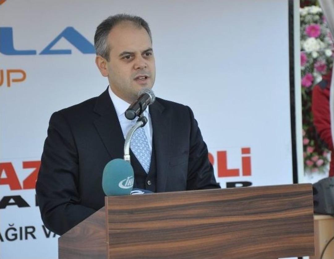 Gen&ccedil;lik Ve Spor Bakanı Akif &Ccedil;ağatay Kılı&ccedil; Okul A&ccedil;tı
