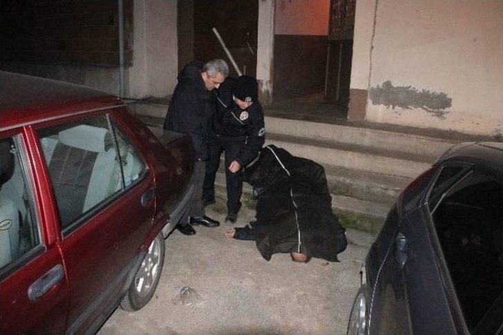 Yaşlı Adam Evinin Önünde Ölü Bulundu G1