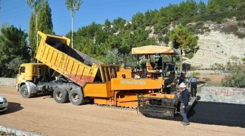 Kuşadası&rsquo;nda Yol Yapım &Ccedil;alışmaları Devam Ediyor