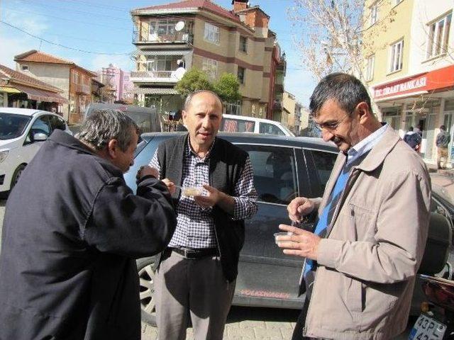 Belediye Başkanı Çalışkan, Vatandaşlara Aşure Dağıttı