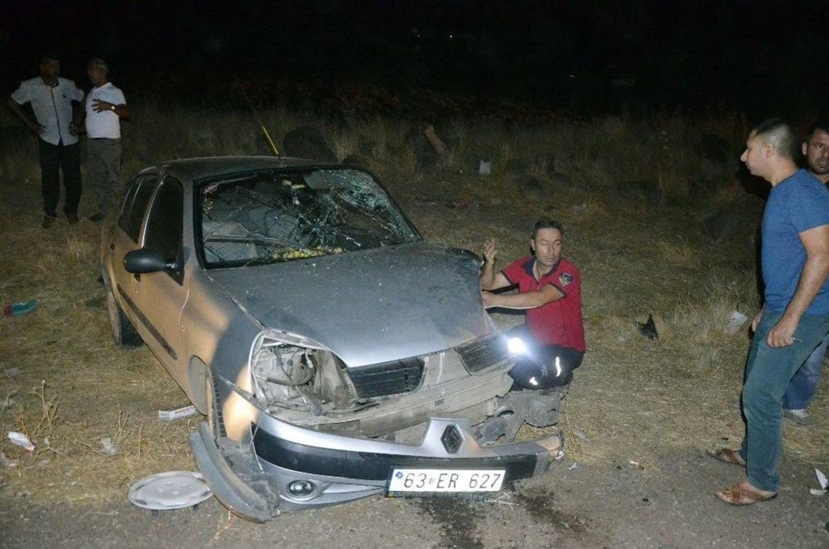 Şanlıurfa&rsquo;da Otomobiller Kafa Kafaya &Ccedil;arpıştı: 6 Yaralı