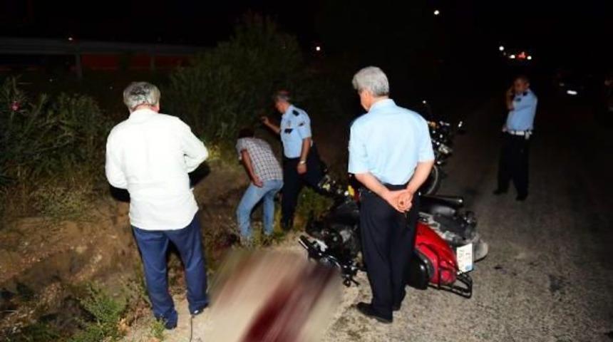 İki Motosiklet Kafa Kafaya &Ccedil;arpıştı: 3 Yaralı