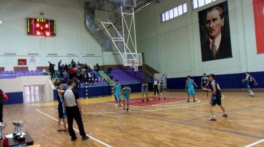Rize&rsquo;de Gen&ccedil;ler Basketbol İl Birinciliği Sona Erdi