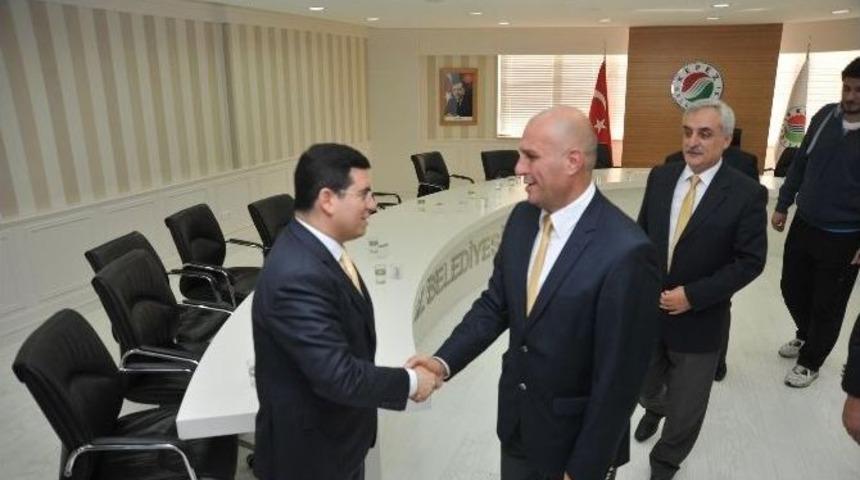 Kepez&rsquo;in Dev Adamlarından Başkan T&uuml;t&uuml;nc&uuml;&rsquo;ye Ziyaret