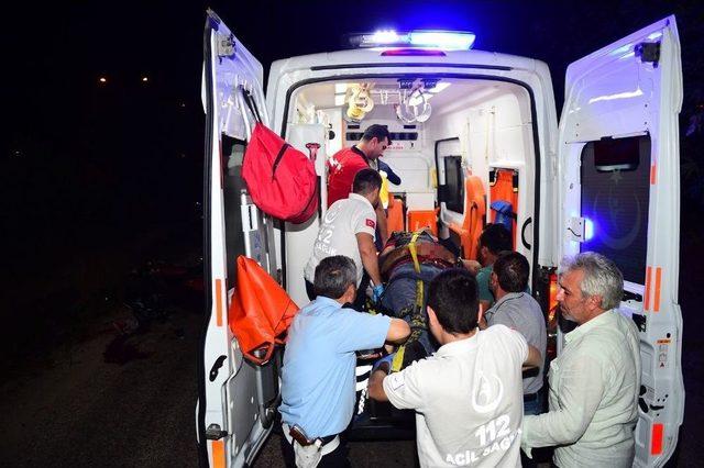 Motosikletler Kafa Kafaya &Ccedil;arpıştı: 3 Ağır Yaralı 3
