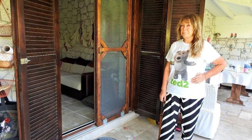 Aynur Aydan&rsquo;a Soygun Şoku