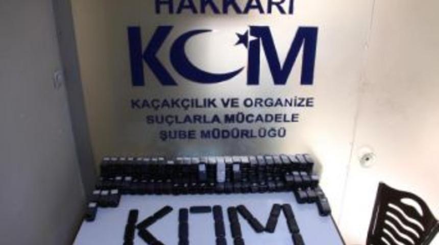 Hakkari'de 1185 Ka&ccedil;ak Cep Telefonu Ele Ge&ccedil;irildi