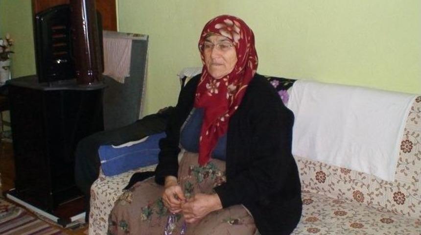 50 Yıl Boyunca Biriktirdiği 70 Bin Lirasını &Ccedil;aldırdı