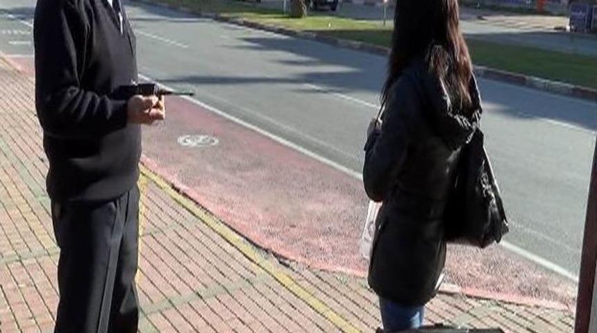 Durağa Bırakılan Valiz, Polisi Alarma Geçirdi