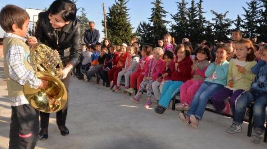 Sanatı K&ouml;ye Taşıdılar