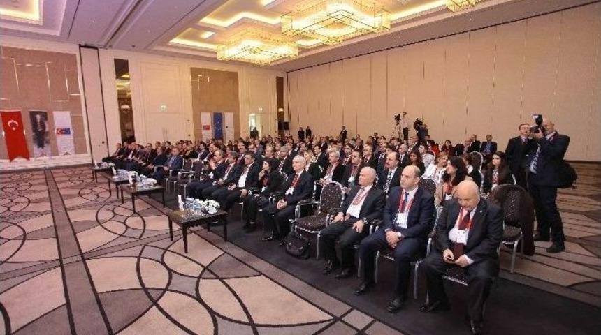 Kafkas &Uuml;niversitesi Diploma Eki Etiketi &Ouml;d&uuml;l&uuml;n&uuml; T&ouml;renle Aldı