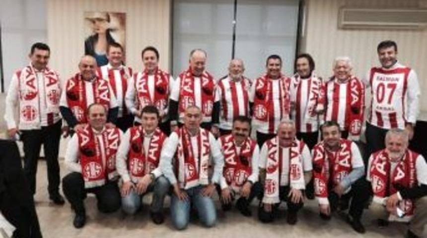 Dosiad Y&ouml;netimine Başkan&rsquo;dan Antalyaspor Forması