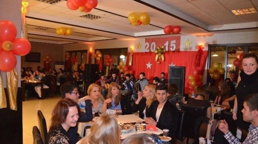 Erasmus &Ouml;ğrencileri İ&ccedil;in &ldquo;k&uuml;lt&uuml;rlerarası Mutfak Aktivitesi Ve Yılbaşı Kutlaması&rdquo;