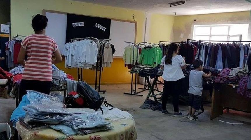 200 &Ouml;ğrenciye Okul Forması Hediye Edildi