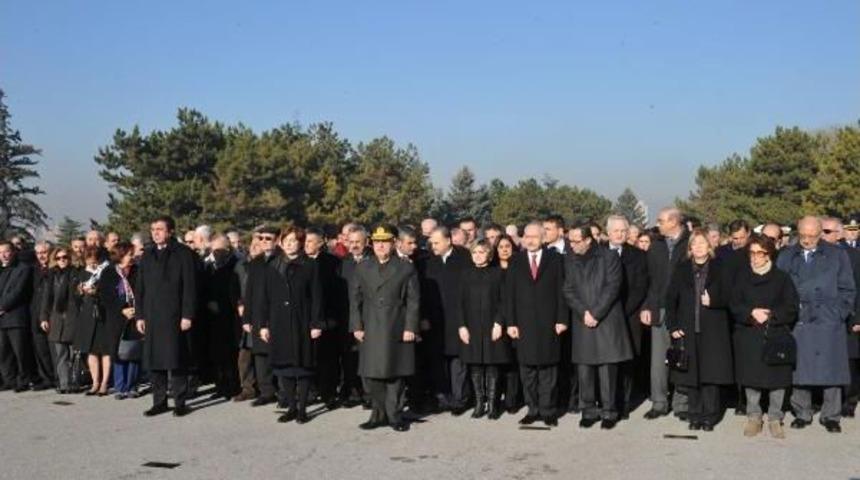 İsmet İn&ouml;n&uuml;, Anıtkabir'deki Mezarı Başında T&ouml;renle Anıldı