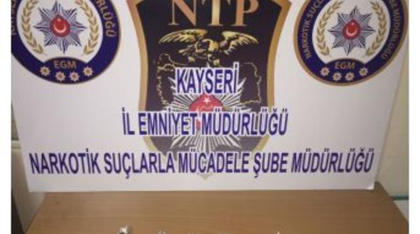 Polis, Uyuşturucu Tacirlerine G&ouml;za&ccedil;tırmıyor