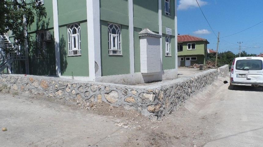 Belediyeden Sapakpınar Ve Ortaburun&rsquo;a Taş Duvar