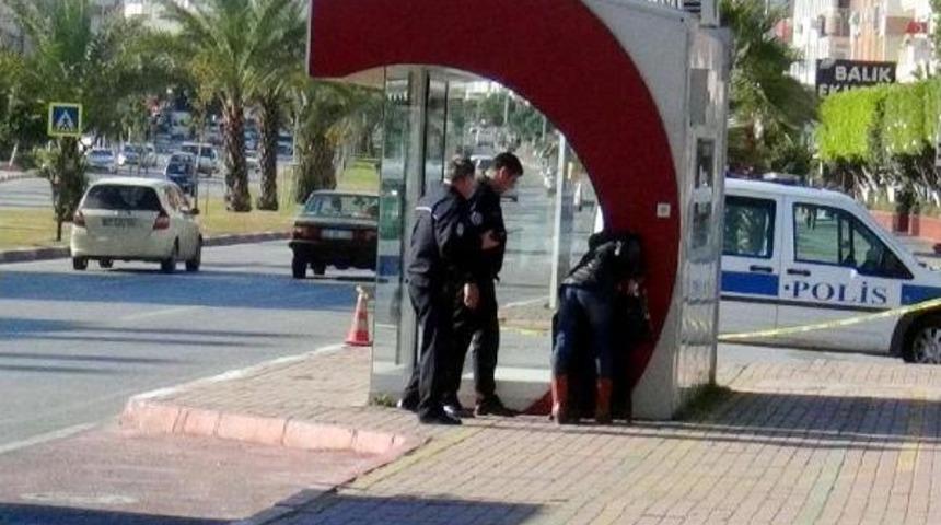 Duraktaki Valiz Korkuttu