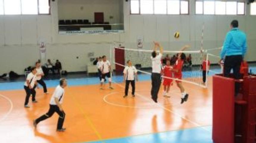 Pursaklar Belediyesi Voleybol Turnuvasına Galibiyetle Başladı