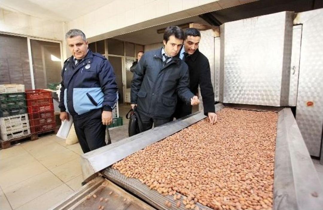 Seyhan Zabıtası&rsquo;ndan Yılbaşı &Ouml;ncesi Kuruyemiş Denetimi