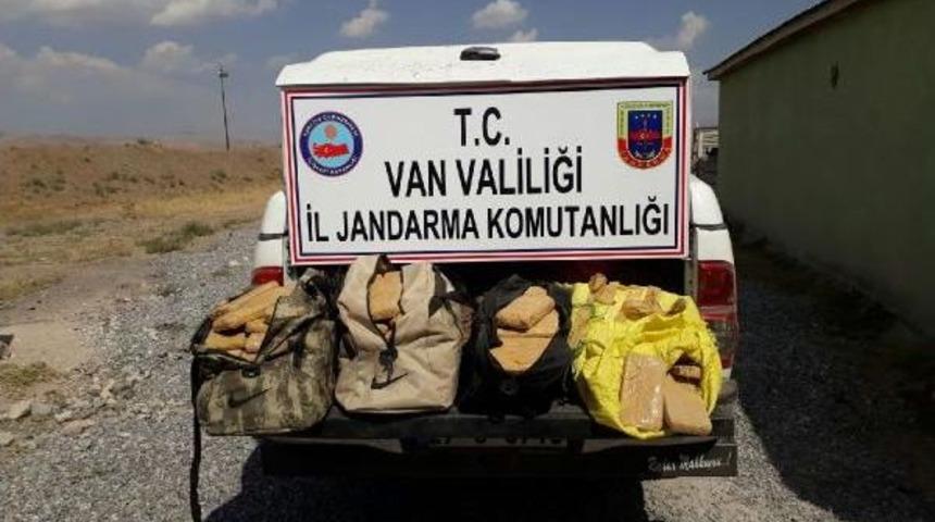 Van'da Tezeklerin Arasında 92 Kilo Eroin Ele Ge&ccedil;irildi