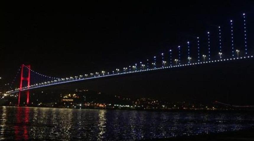 15 Temmuz Şehitler K&ouml;pr&uuml;s&uuml;, Slovenya'nın Bayrağına B&uuml;r&uuml;nd&uuml;