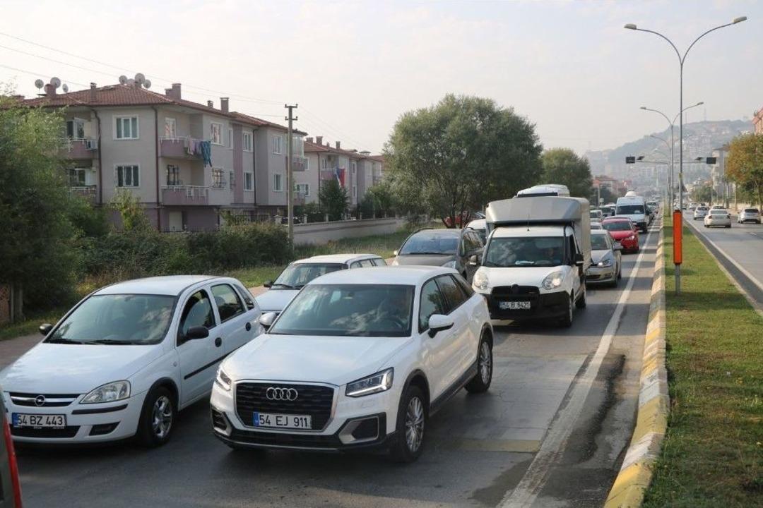 Sakarya&rsquo;da Okullar A&ccedil;ıldı, Trafik Durma Noktasına Geldi