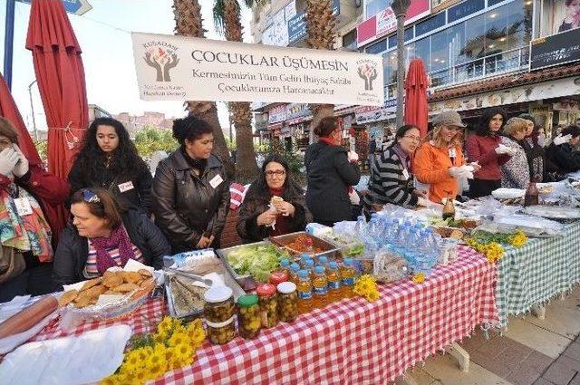 Kuşadası Katılımcı Kadın Hareketinden Örnek Kermes