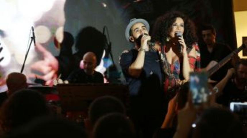 Ayşeg&uuml;l Aldin&ccedil; Ve G&ouml;khan T&uuml;rkmen Sevenleriyle Buluştu