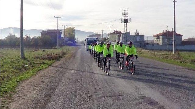 Ata İçin Pedal Çeviren Bisikletçiler Sandıklı’da Mola Verdi