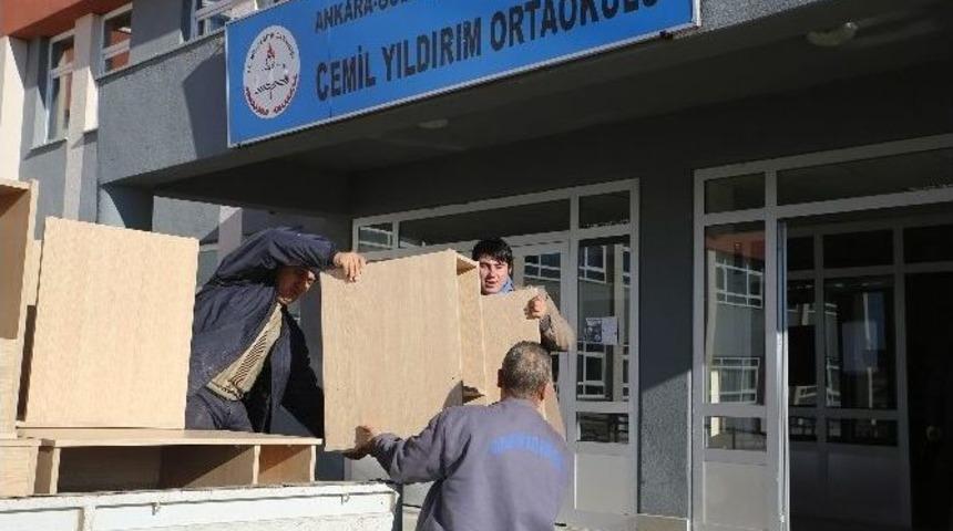 G&ouml;lbaşı Belediyesi&rsquo;nden Cemil Yıldırım Ortaokulu&rsquo;na Masa Ve Dolap Desteği