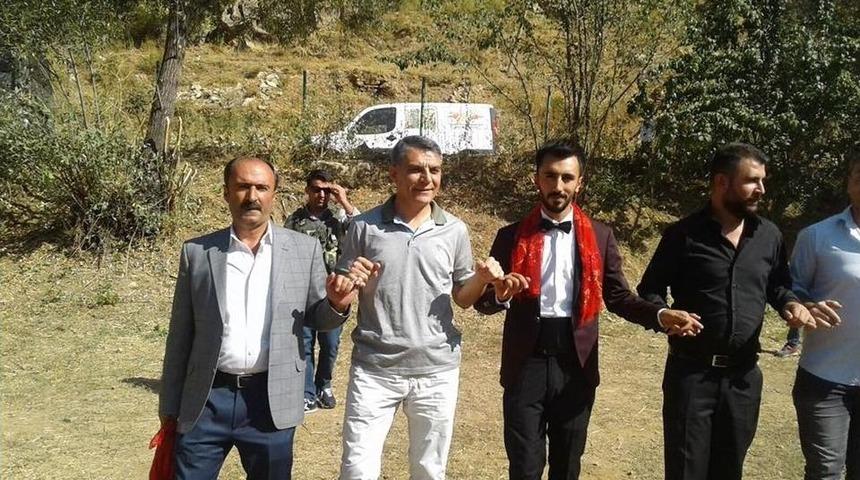 Kaymakam &Ouml;zkan, Gen&ccedil; &Ccedil;iftin Sevincine Ortak Oldu