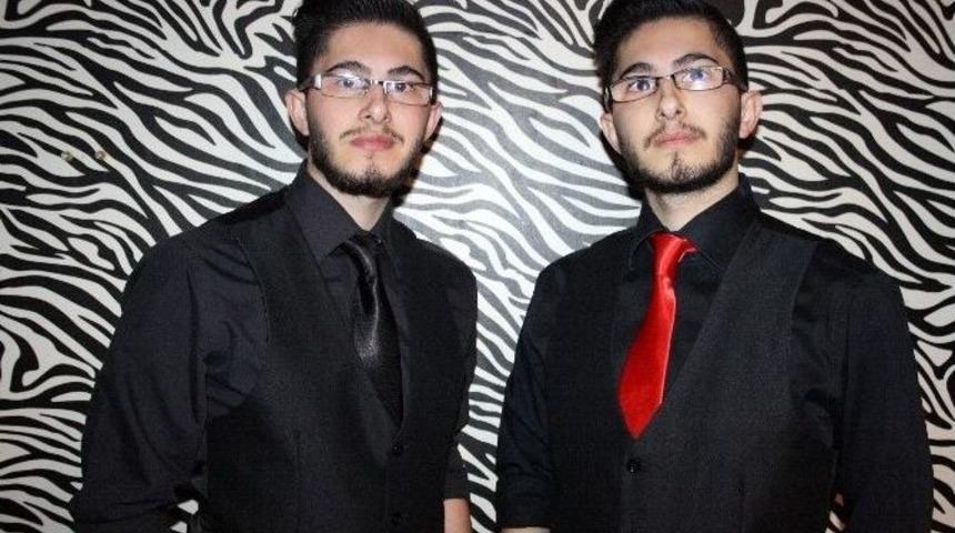 (&ouml;zel Haber) Popstar İkizler Bursa&rsquo;da Sevenleriyle Buluştu