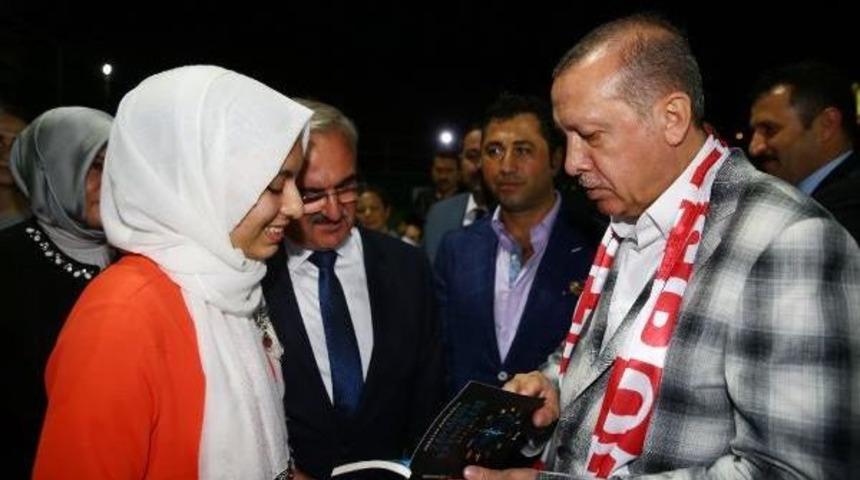 14 Yaşında Yazar Oldu
