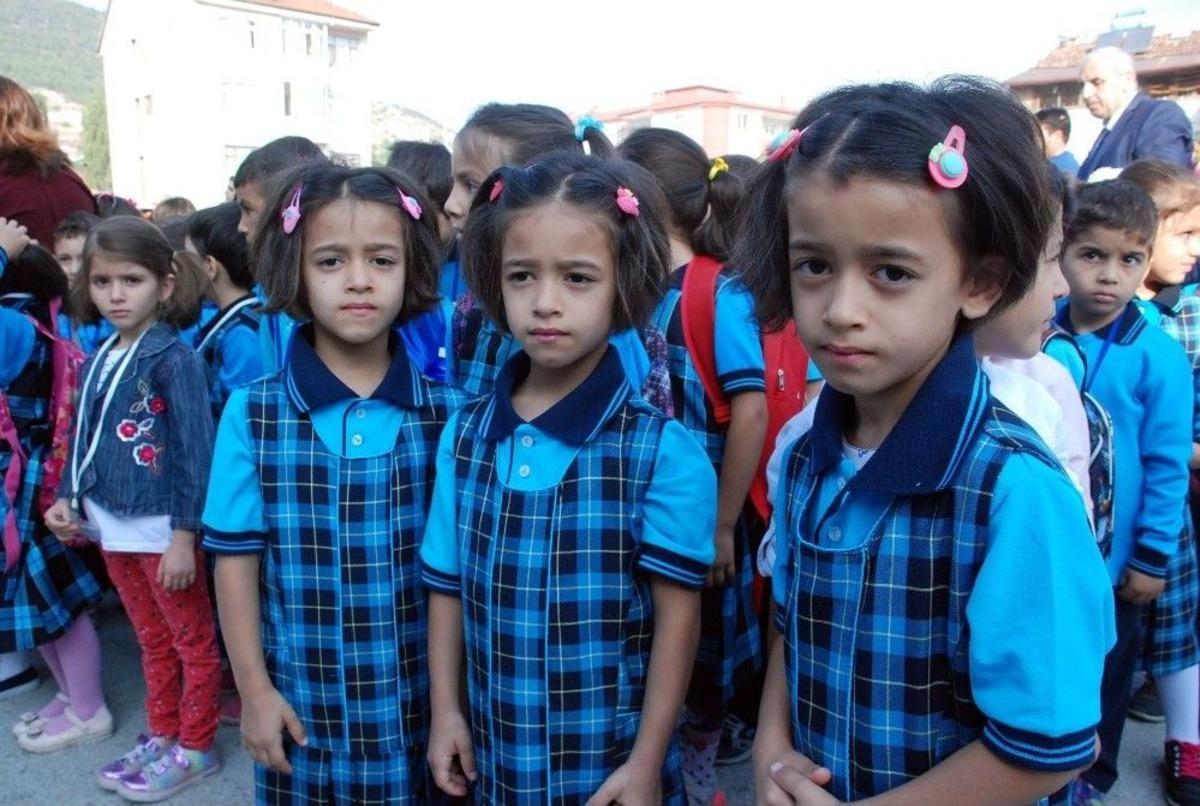 &Uuml;&ccedil;&uuml;zlerin Okul Heyecanı
