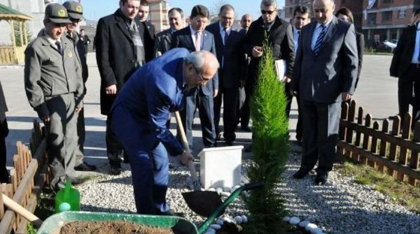 Bakan Elvan: İnternet D&uuml;zenlemesi Anayasa'ya Tamamen Uygun